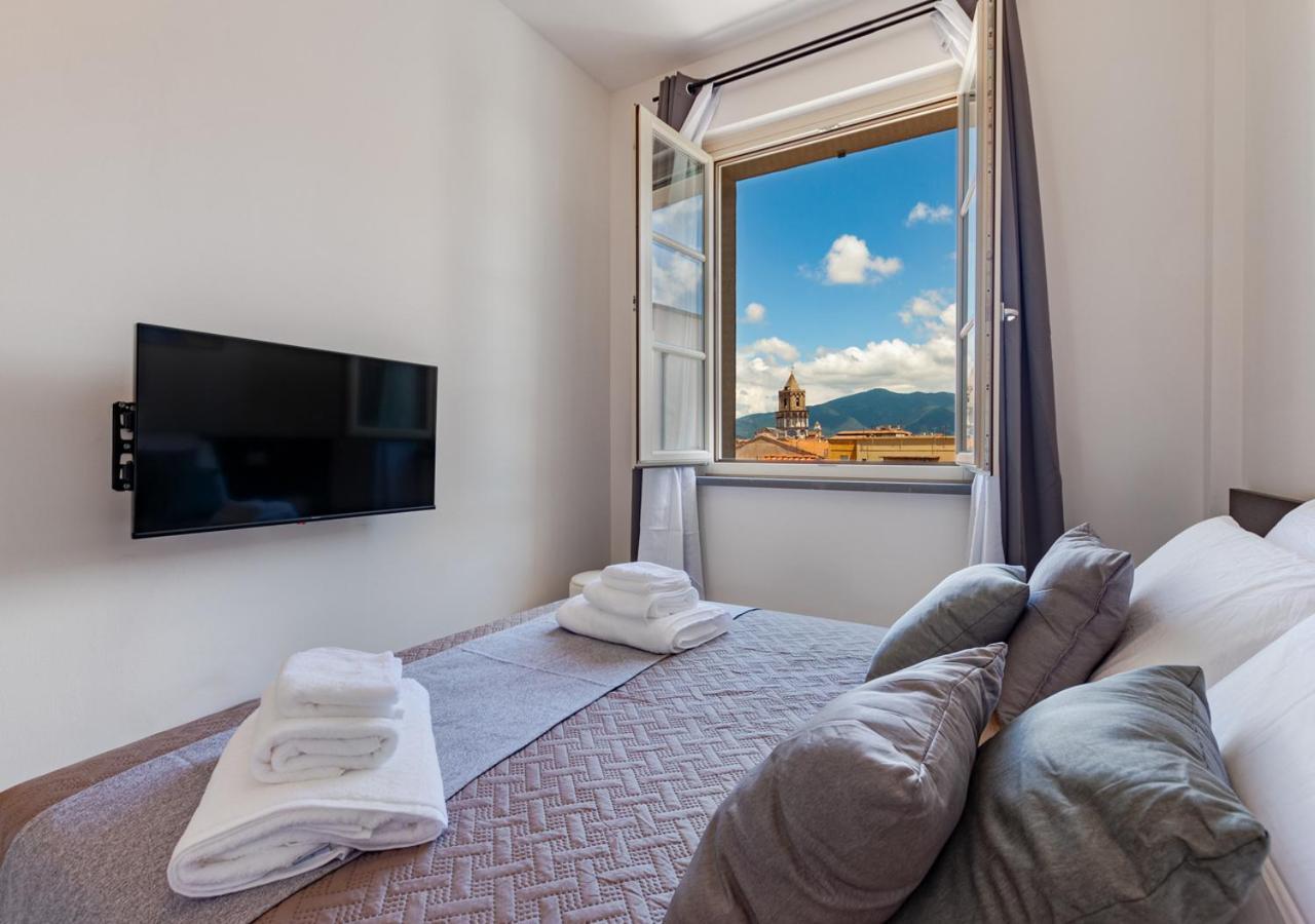 Tower View Luxury Apartment On The River ピサ エクステリア 写真